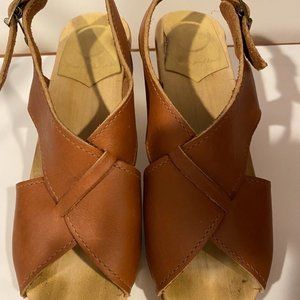 No. 6 Wood and Leather Sandal on clog base